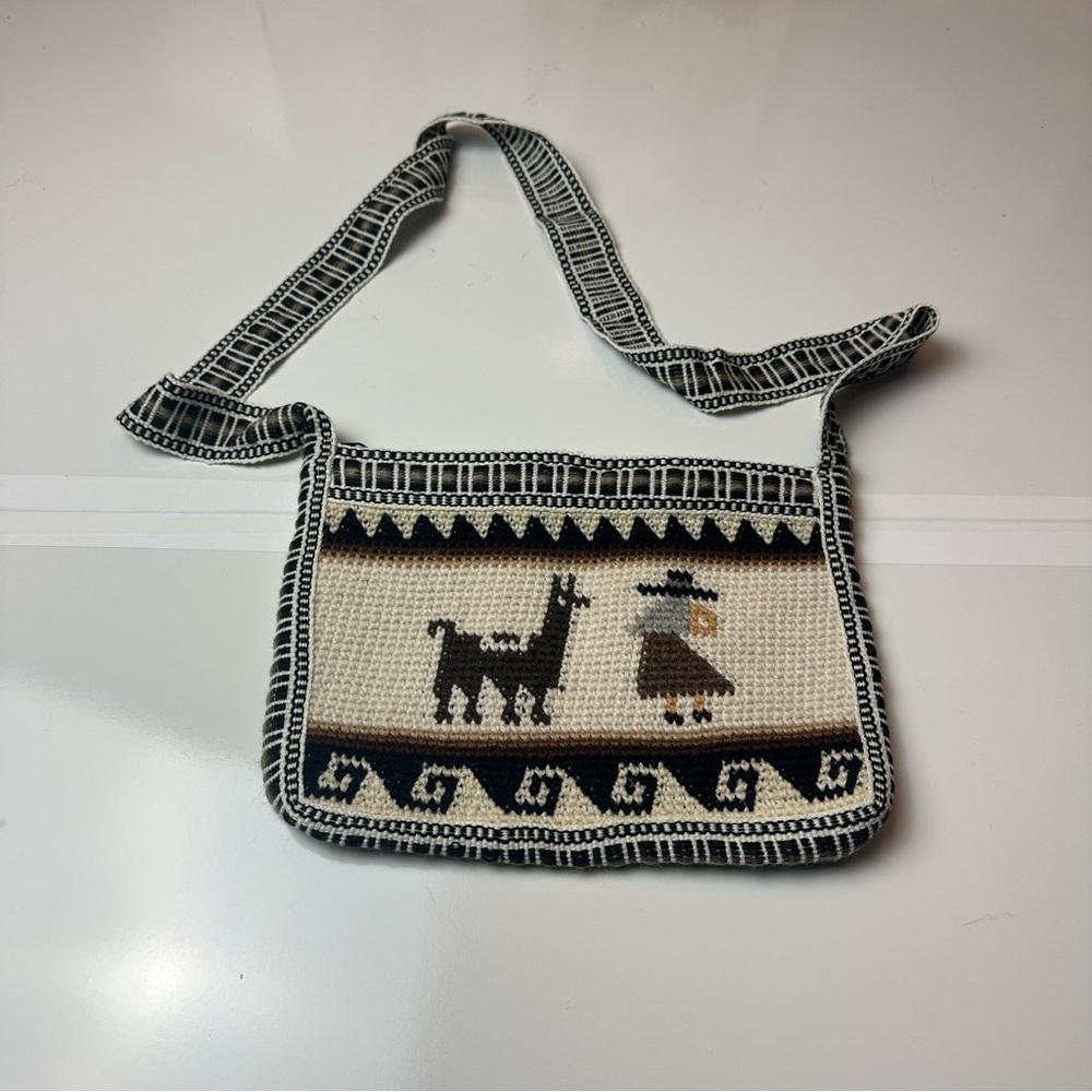Apaza Alpaca Handmade Woven Llama Pattern Shoulder Bag - Picture 3 of 6